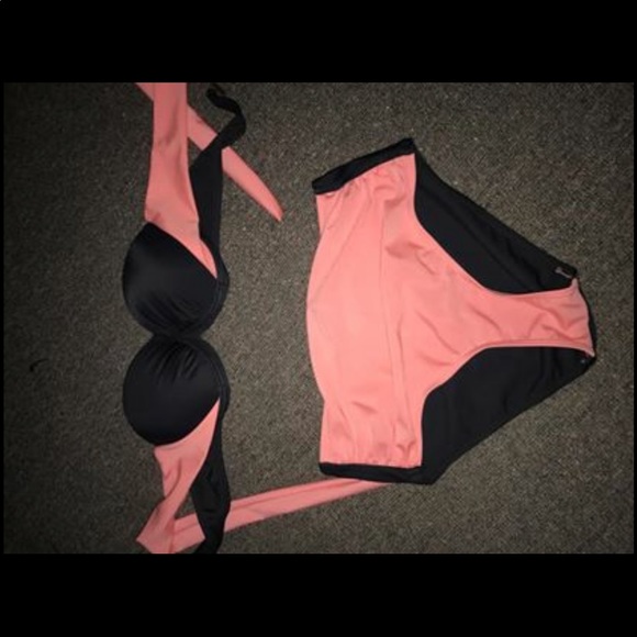 Bikini - Picture 1 of 1